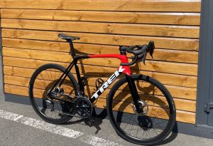 Zánovní Trek Émonda SL 6 Disc Pro Trek Black/Radioactive Red 2022 velikost 58